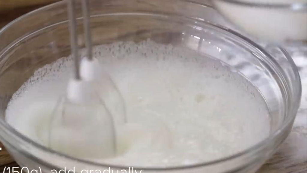 Make egg foam