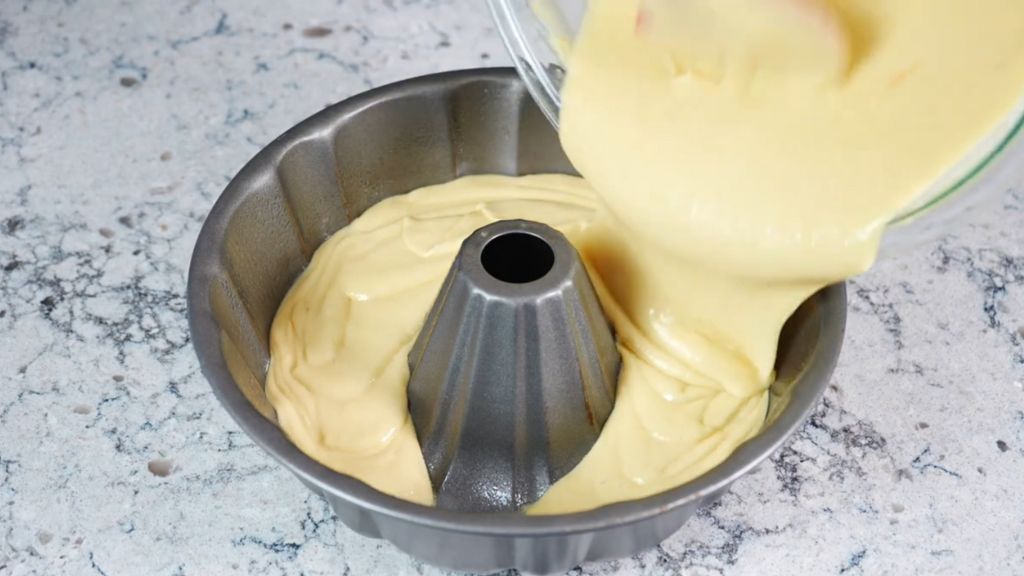 pour the cake mixer into pan